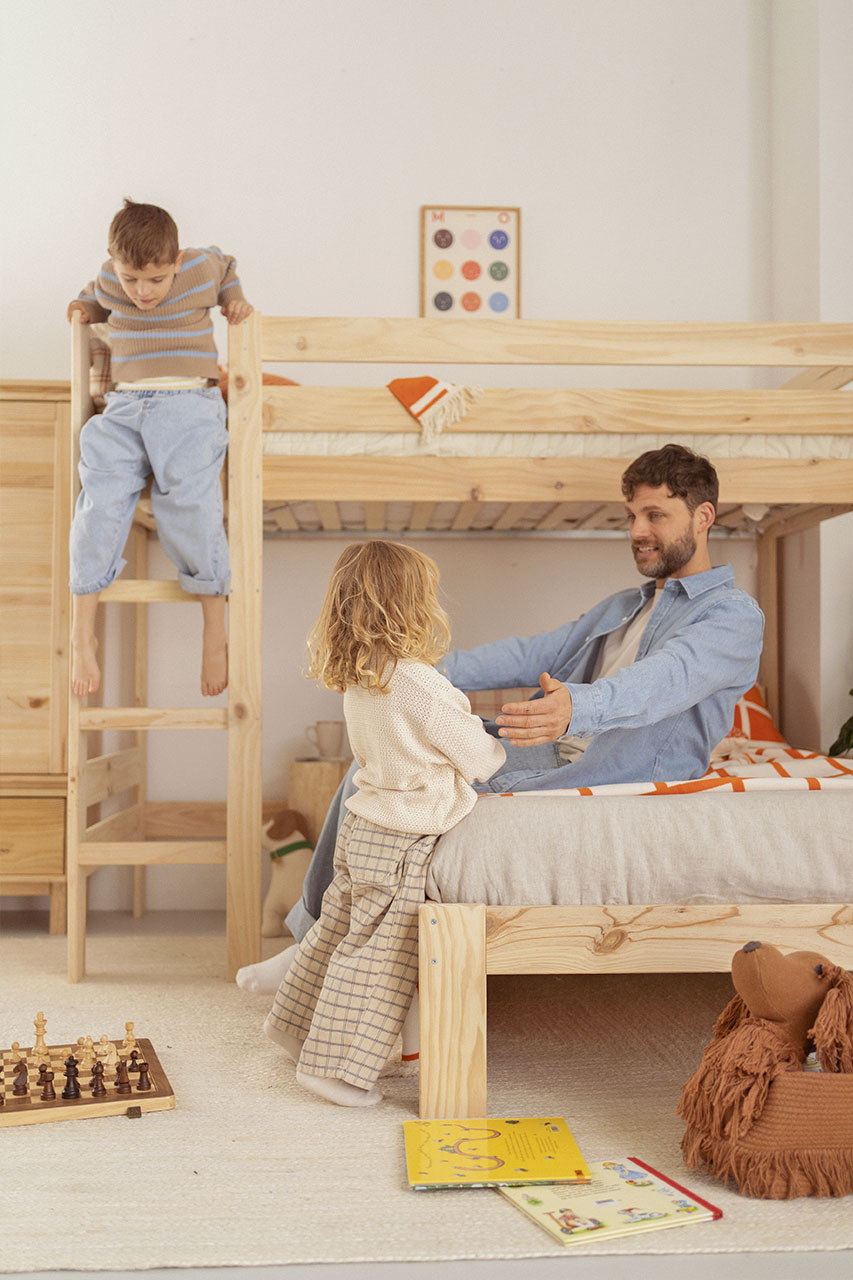 Imagen de ambiente 9 para:Cama semi alta de madera maciza de pino para ni&ntilde;os y adultos